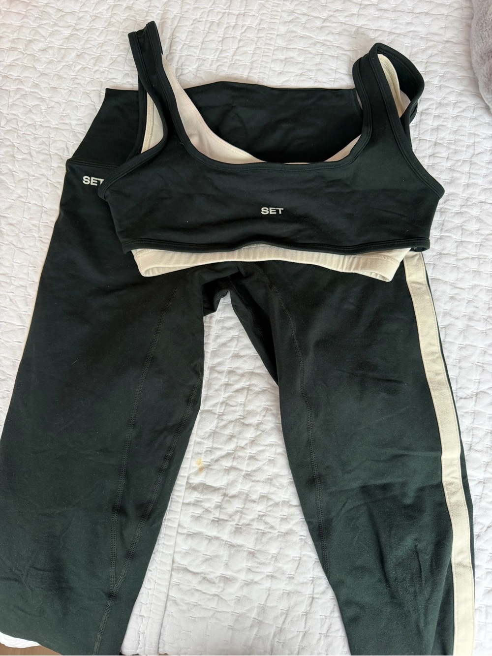 SET Active Green and Cream-Trim Sports Bra/Leggings Set